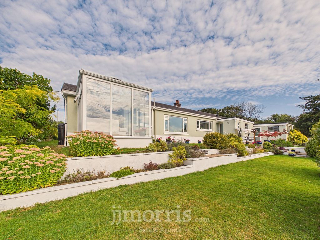Property photo 2 of 44