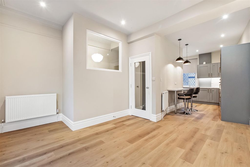 Property photo 2 of 10 Reception Room