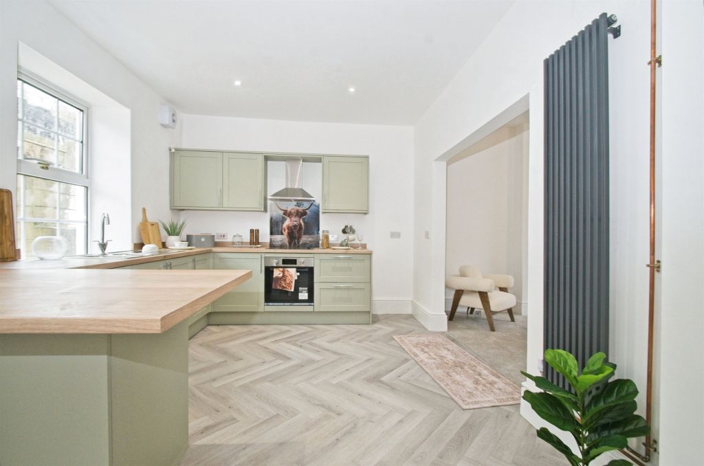 Property photo 2 of 33