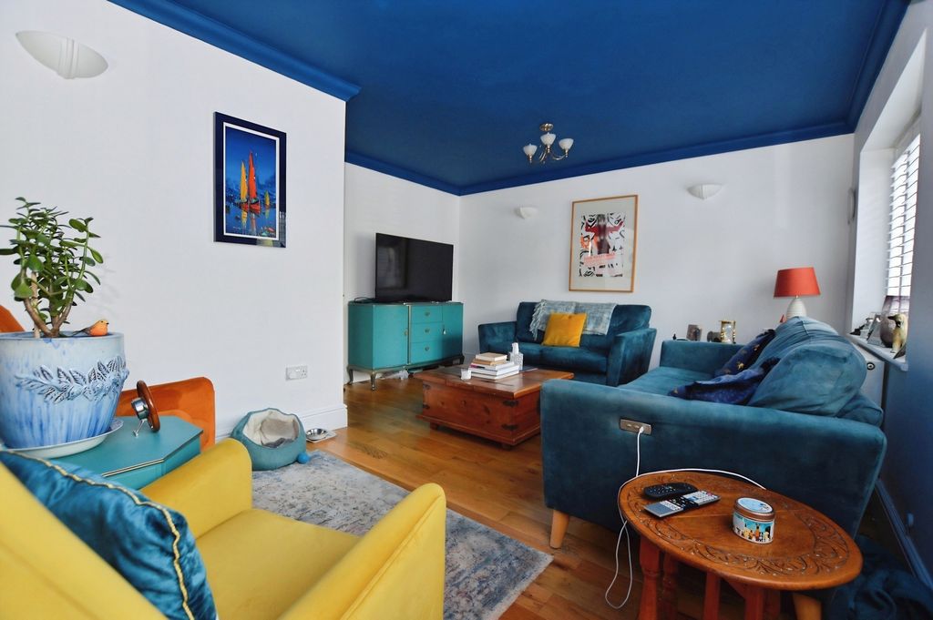 Property photo 2 of 21 Living Room