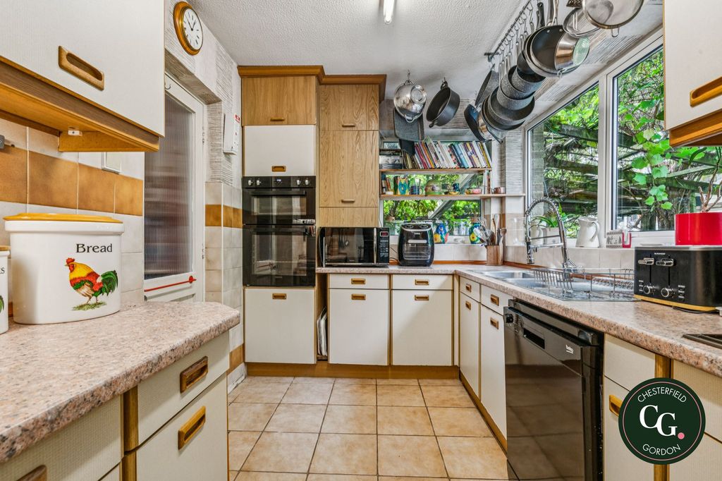 Property photo 3 of 31