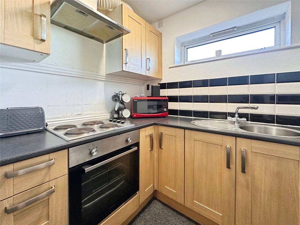 Property photo 3 of 6 Kitchen