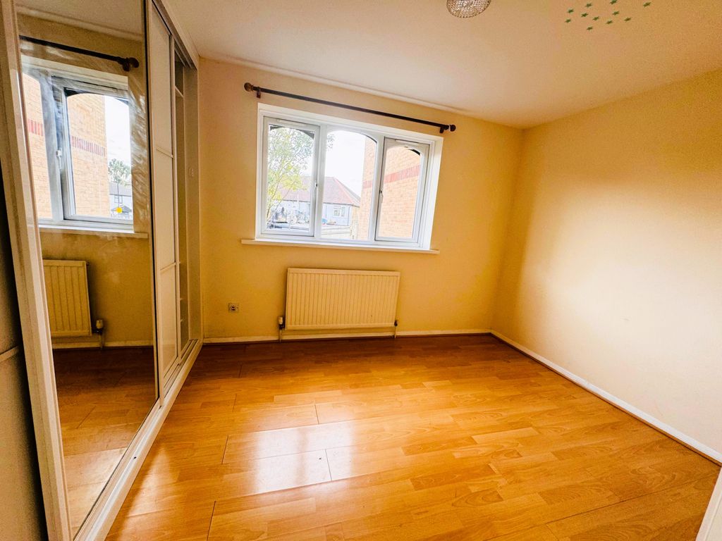 Property photo 1 of 5 1 Bed Flat For Rent