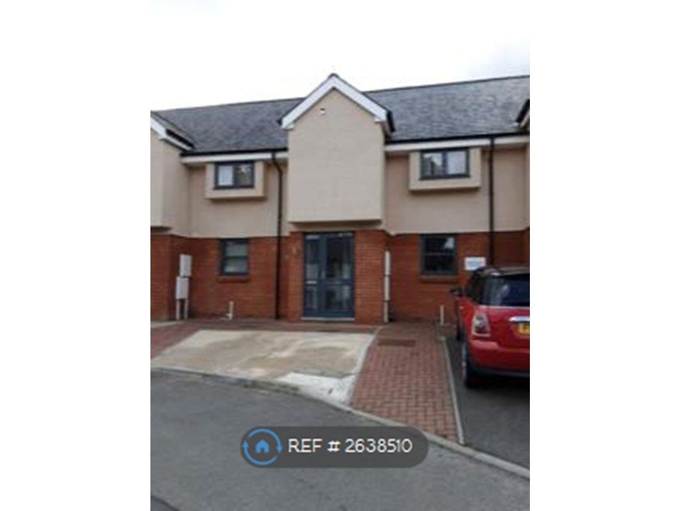 Property photo 1 of 10 Moreton Road Exterior