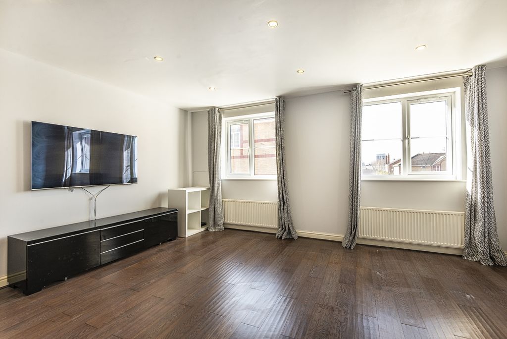 Property photo 3 of 12