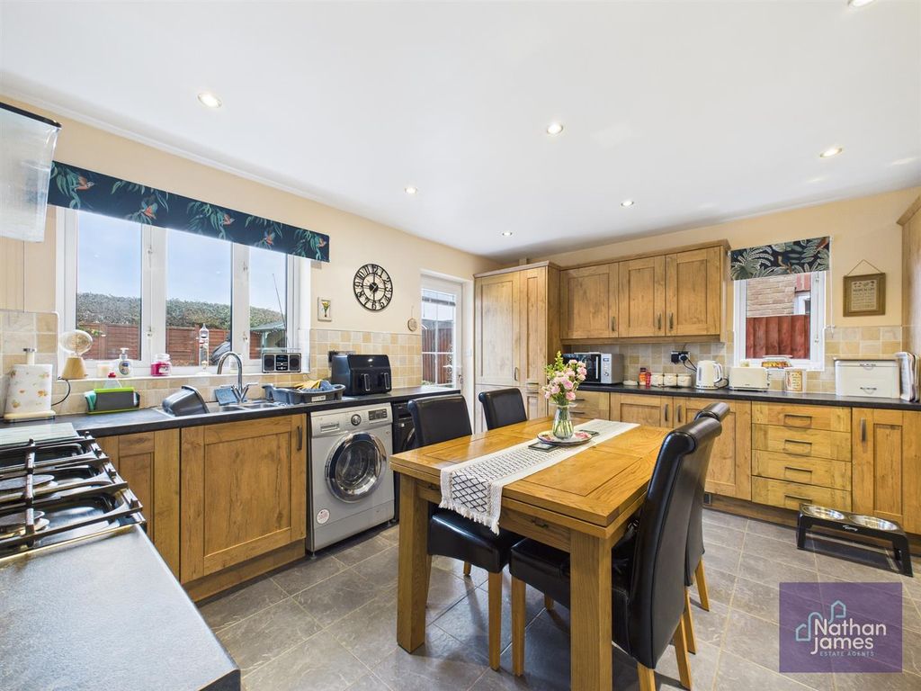 Property photo 2 of 25 Kitchen