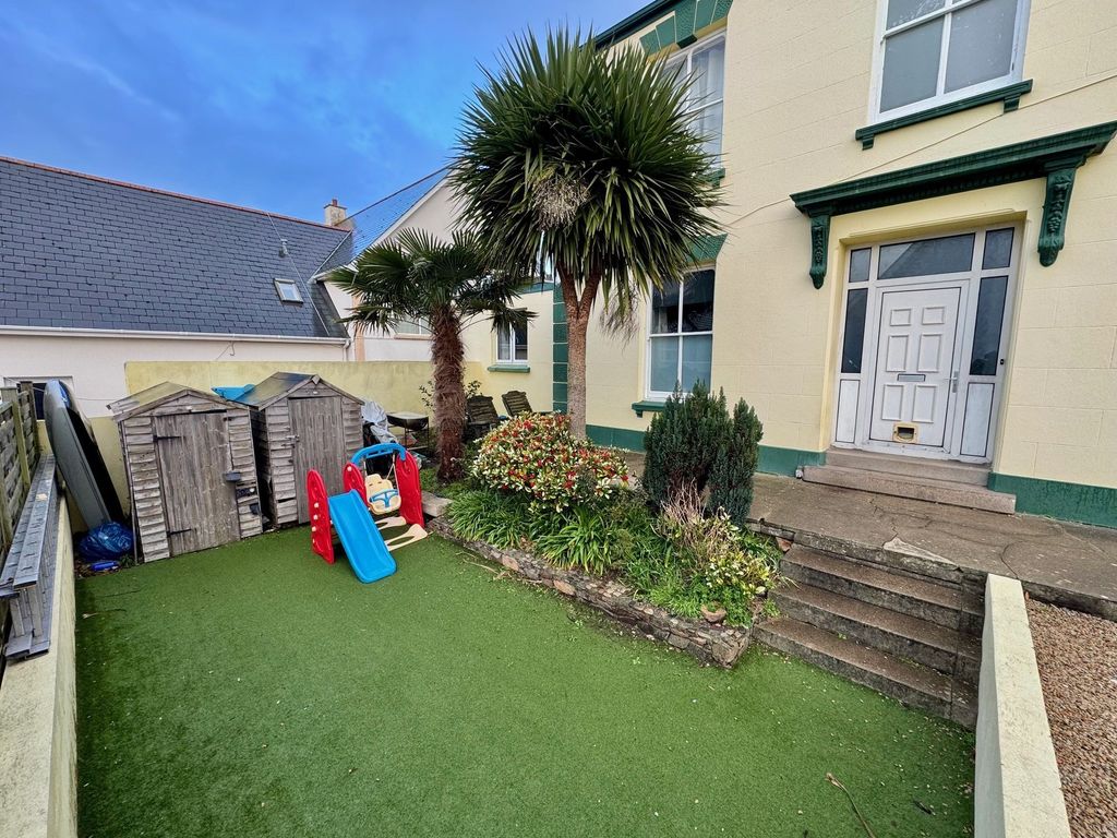 Property photo 2 of 6