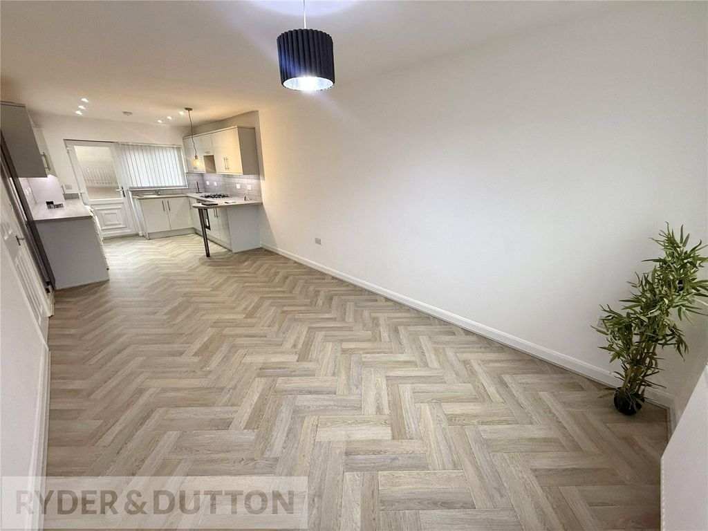 Property photo 2 of 24 Lounge