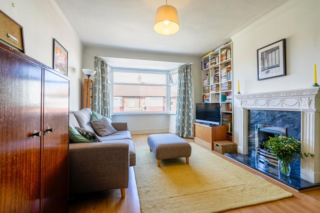 Property photo 2 of 8 Bedroom One / Reception