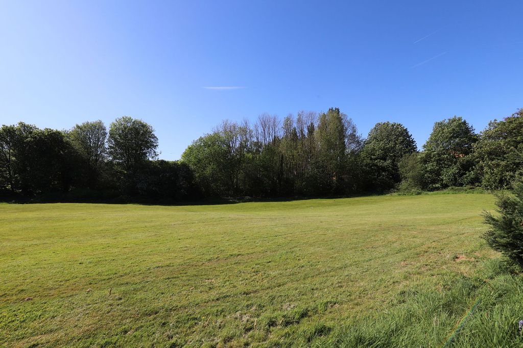 Property photo 2 of 32