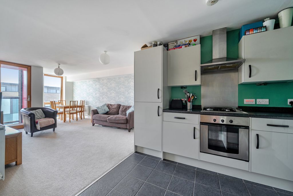 Property photo 2 of 14 1504185-8-6A7De6F...