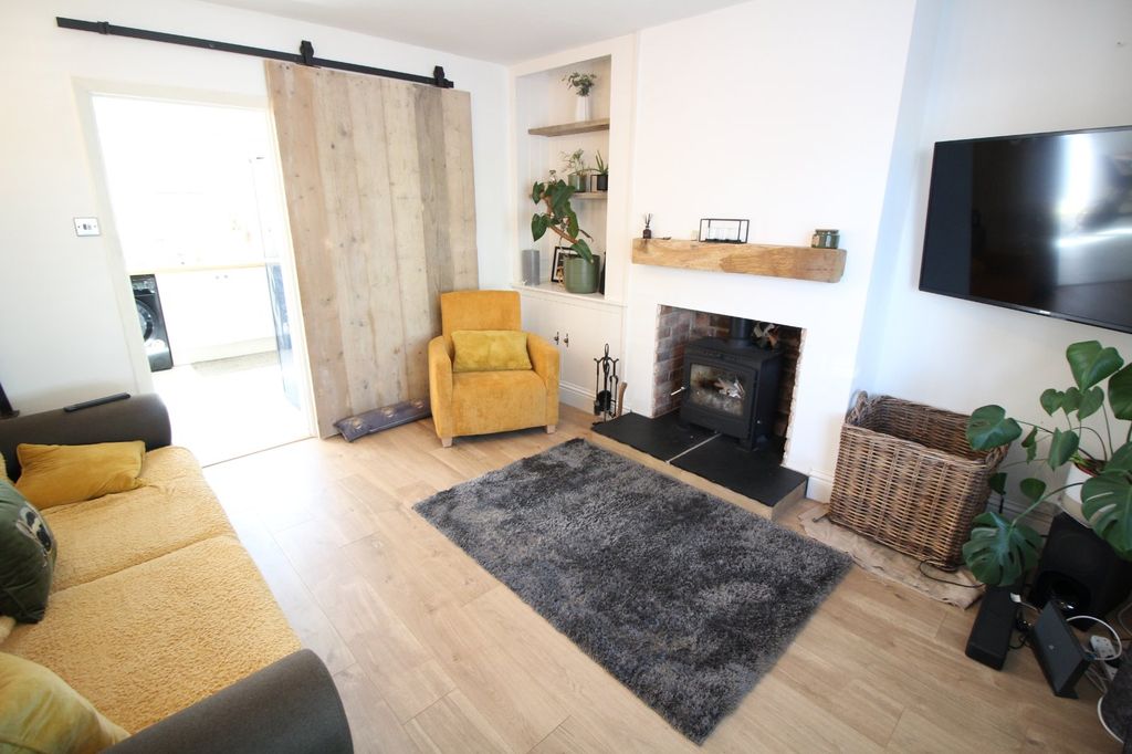 Property photo 3 of 12 Lounge