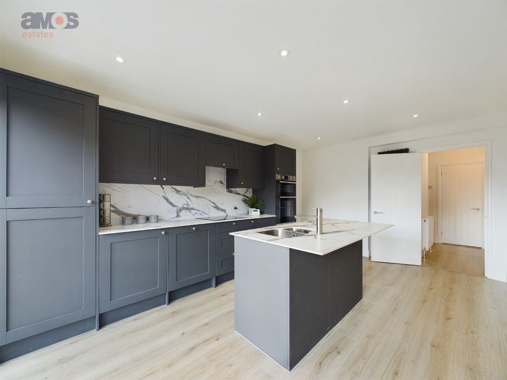 Property photo 2 of 18 2753844