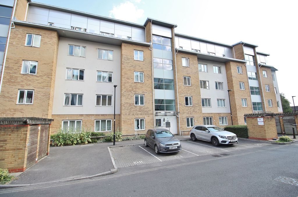 Property photo 1 of 9