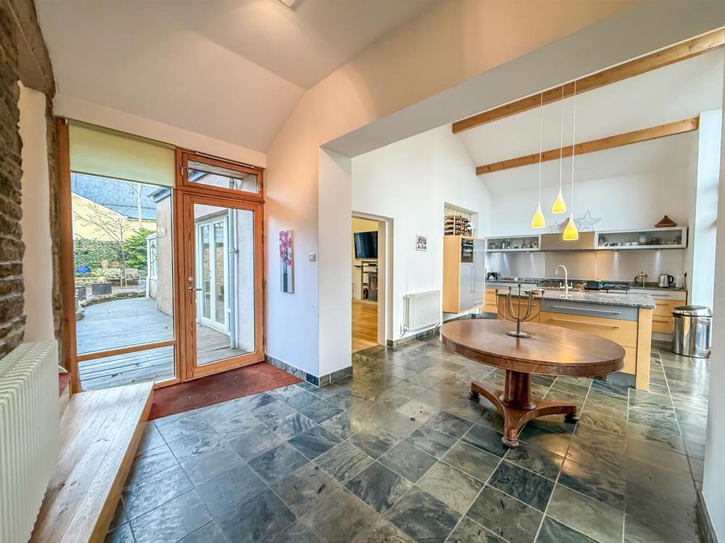 Property photo 2 of 25 Entrance Hall