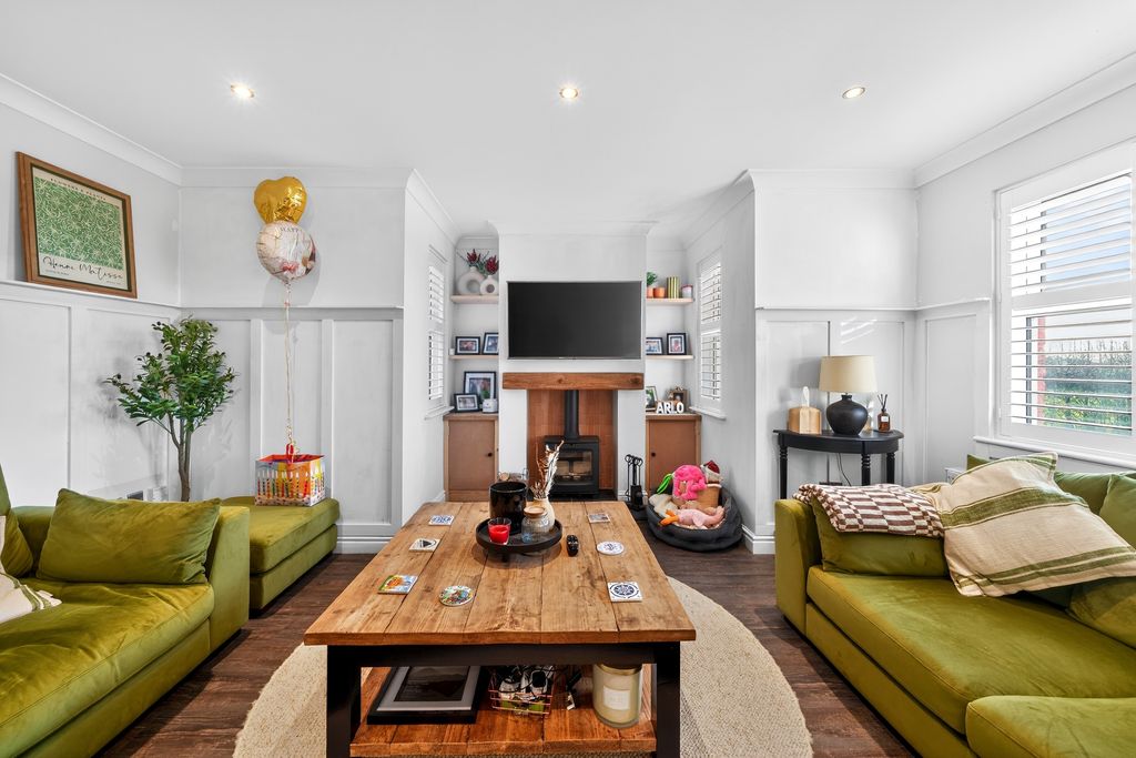 Property photo 2 of 20