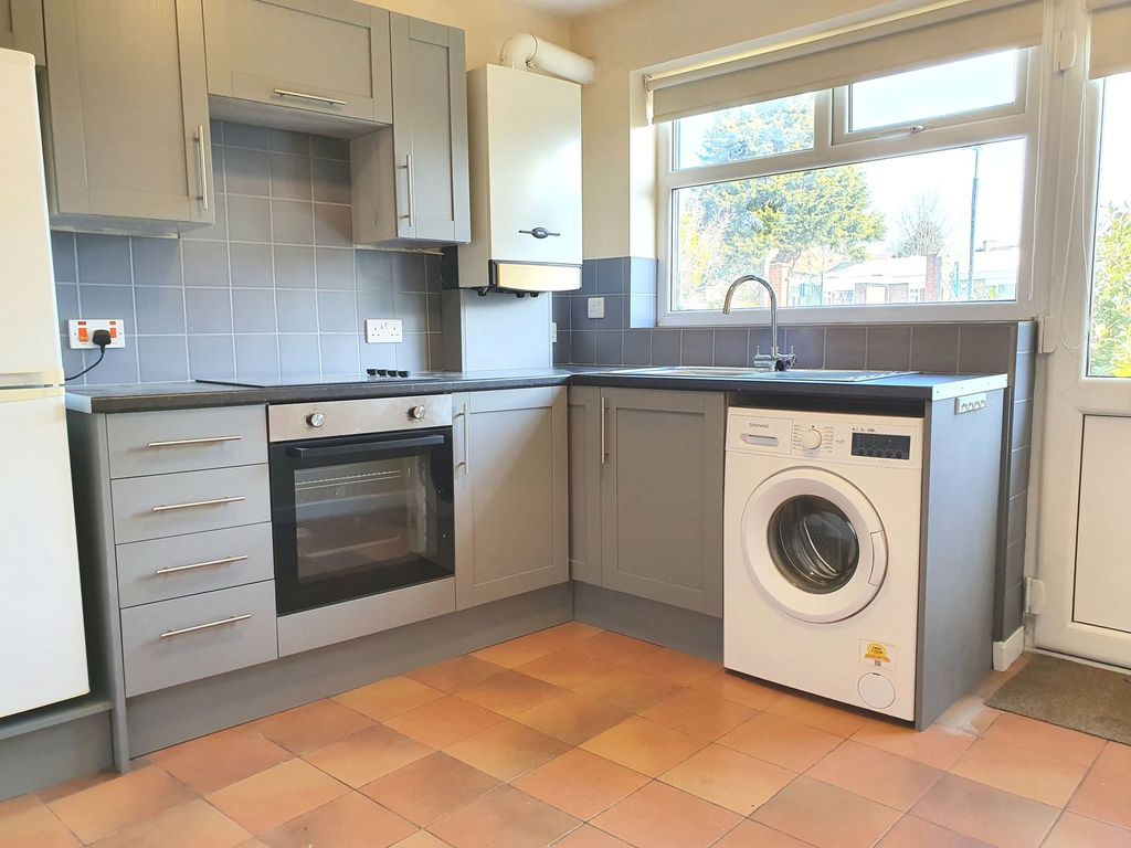 Property photo 2 of 7 Newly Fitted Kitchen.