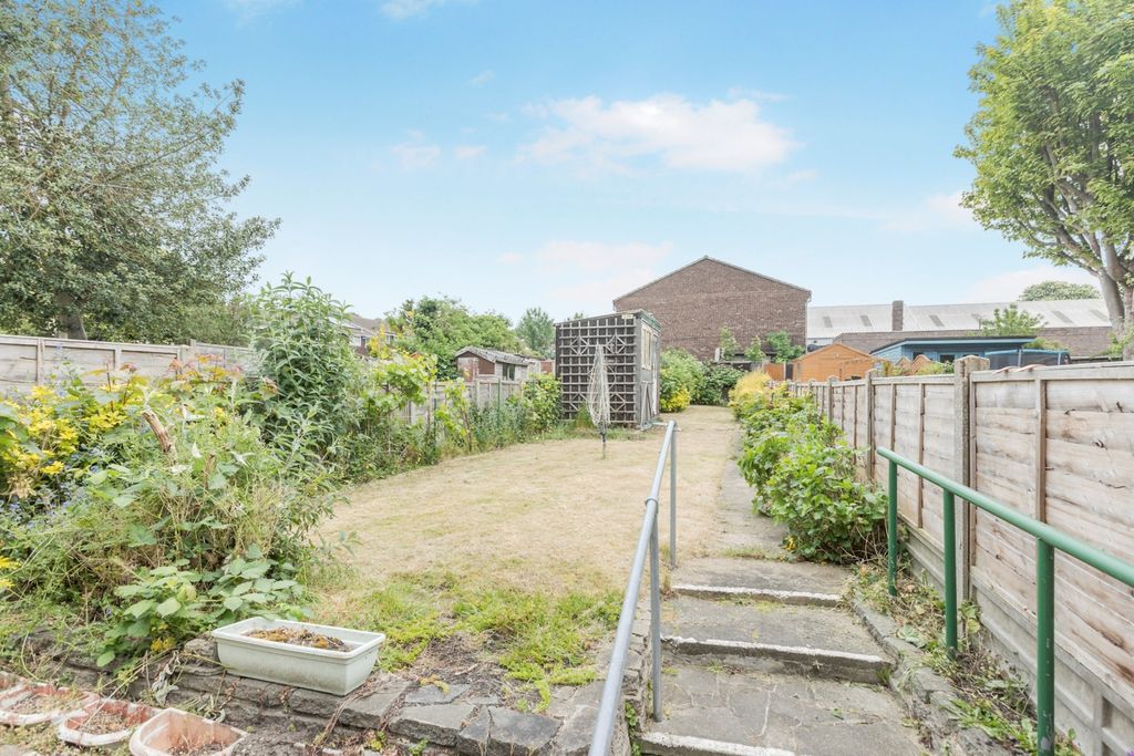 Property photo 1 of 10 Garden