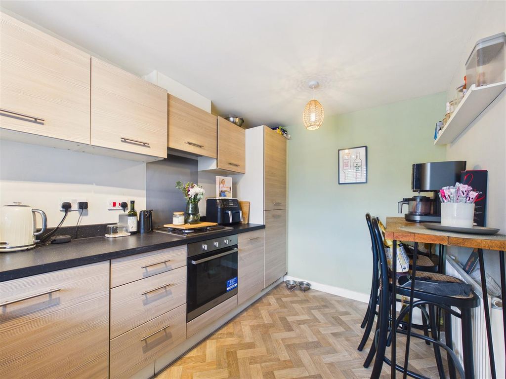 Property photo 2 of 13 Cam05451G0-Pr0148-Still006.Jpg
