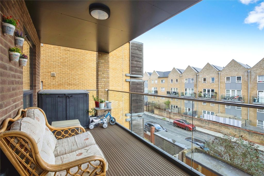 Property photo 2 of 21 Picture No. 11