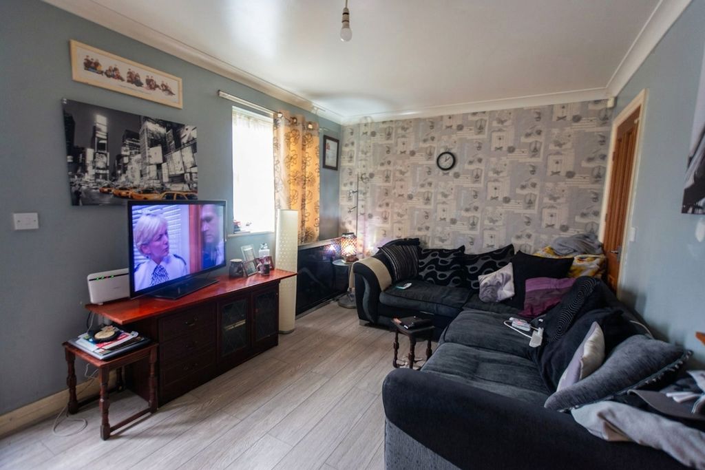 Property photo 2 of 16 Living Room