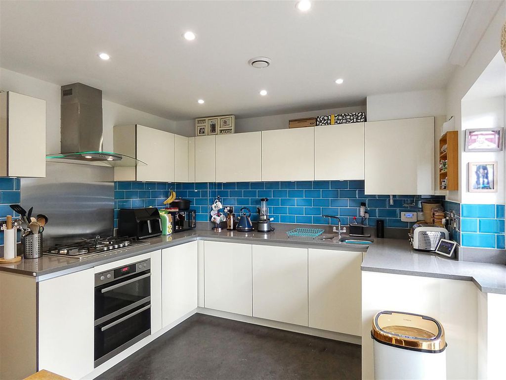 Property photo 3 of 16 Kitchen/Breakfast Room