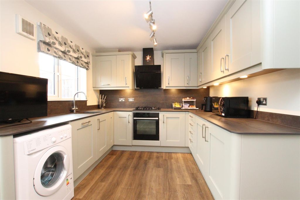 Property photo 2 of 16 Kitchen.Jpg