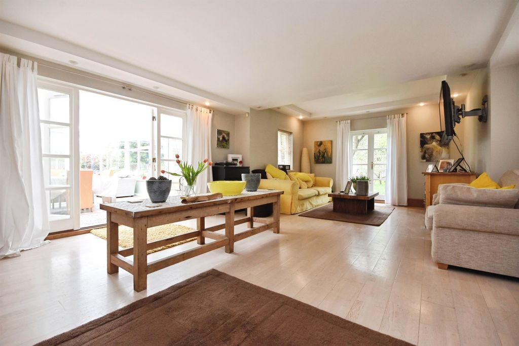 Property photo 2 of 18