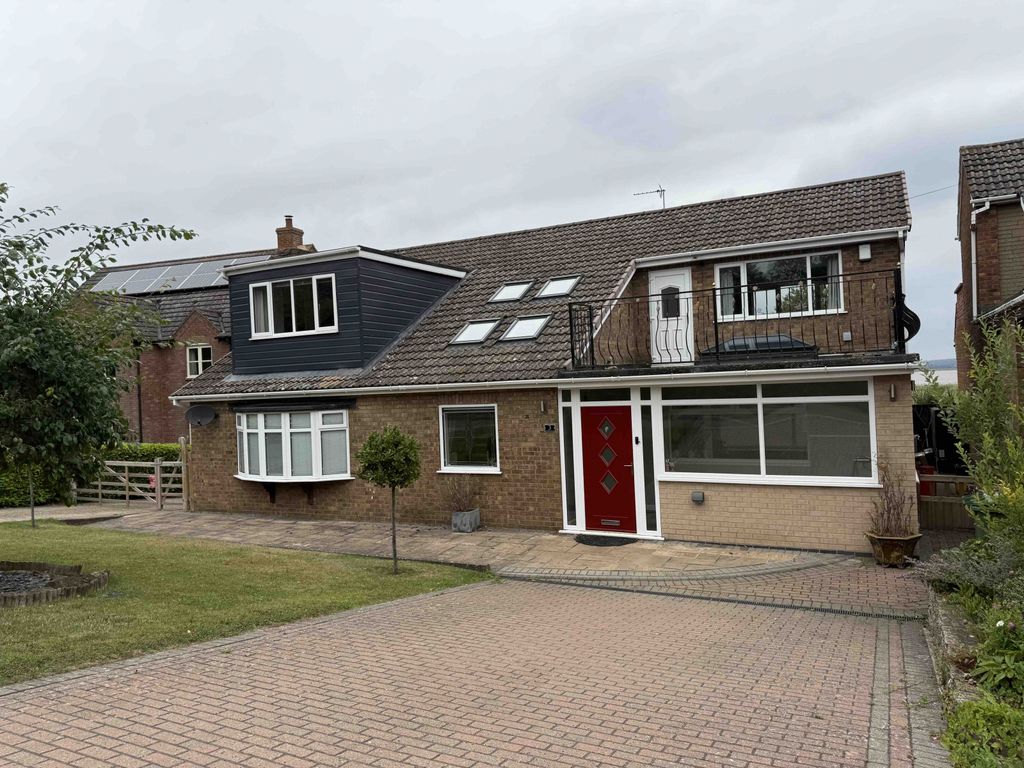 Property photo 1 of 30 Four Bedroom Detached House