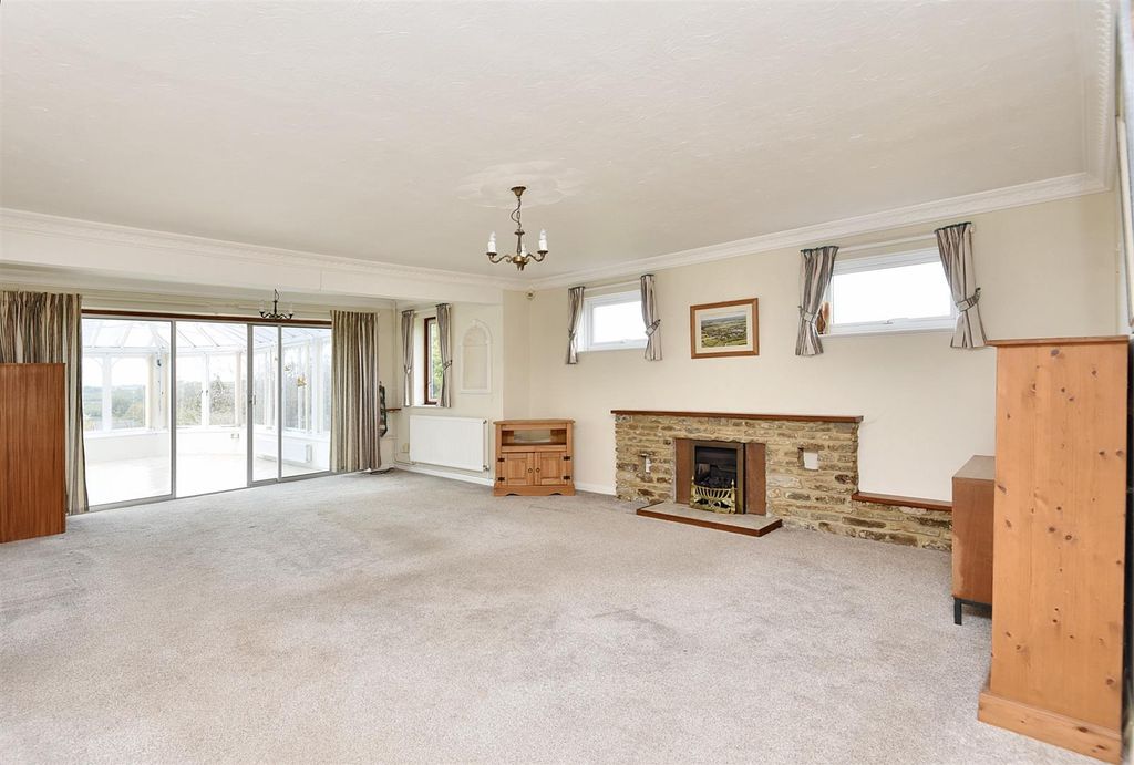 Property photo 3 of 16 Sitting/Dining Room