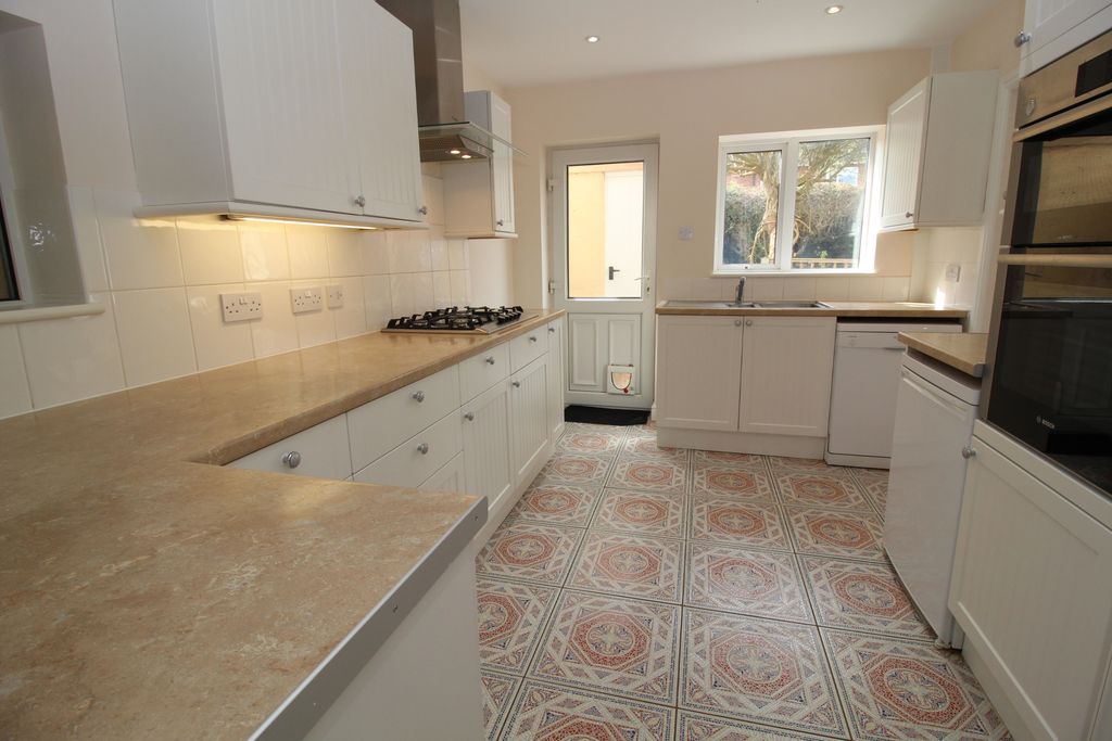 Property photo 1 of 9 Kitchen