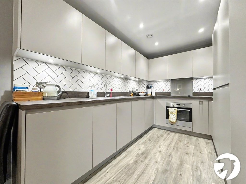 Property photo 3 of 8 Kitchen