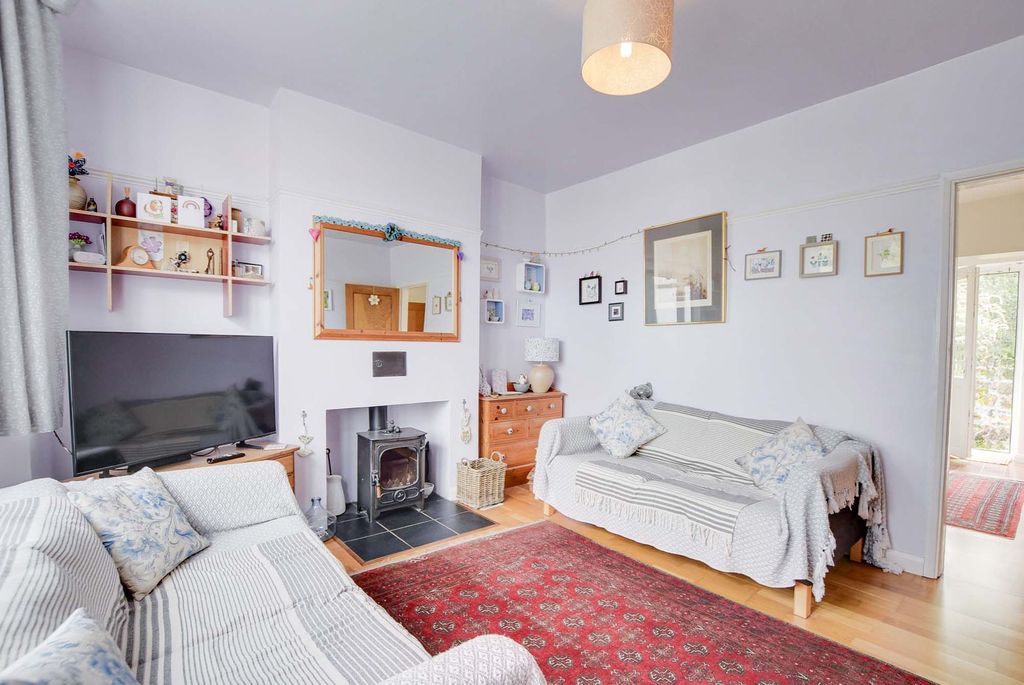 Property photo 2 of 21