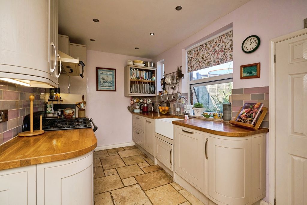 Property photo 3 of 17 Photo