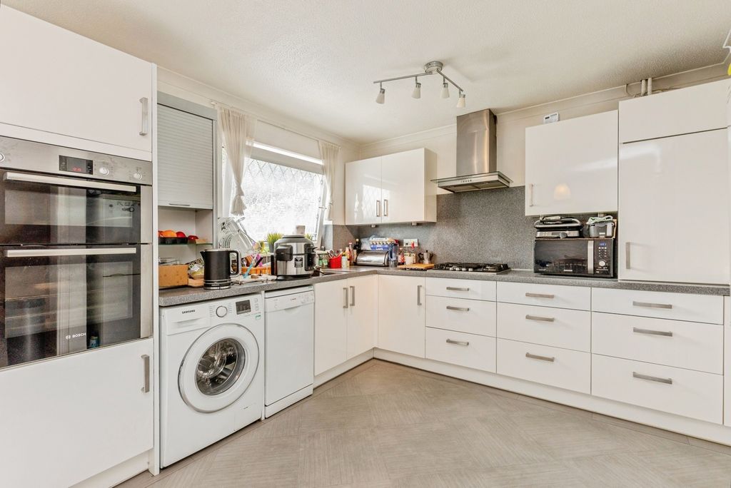 Property photo 2 of 17 Photo