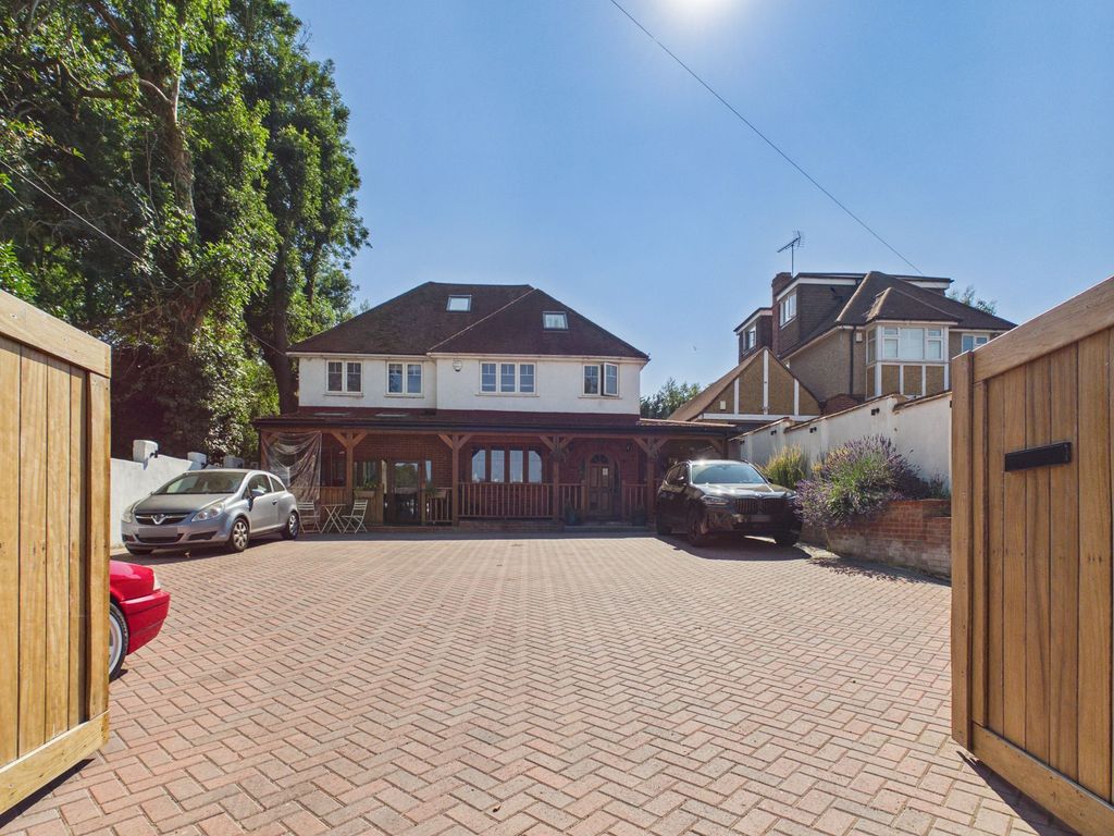 Property photo 2 of 33