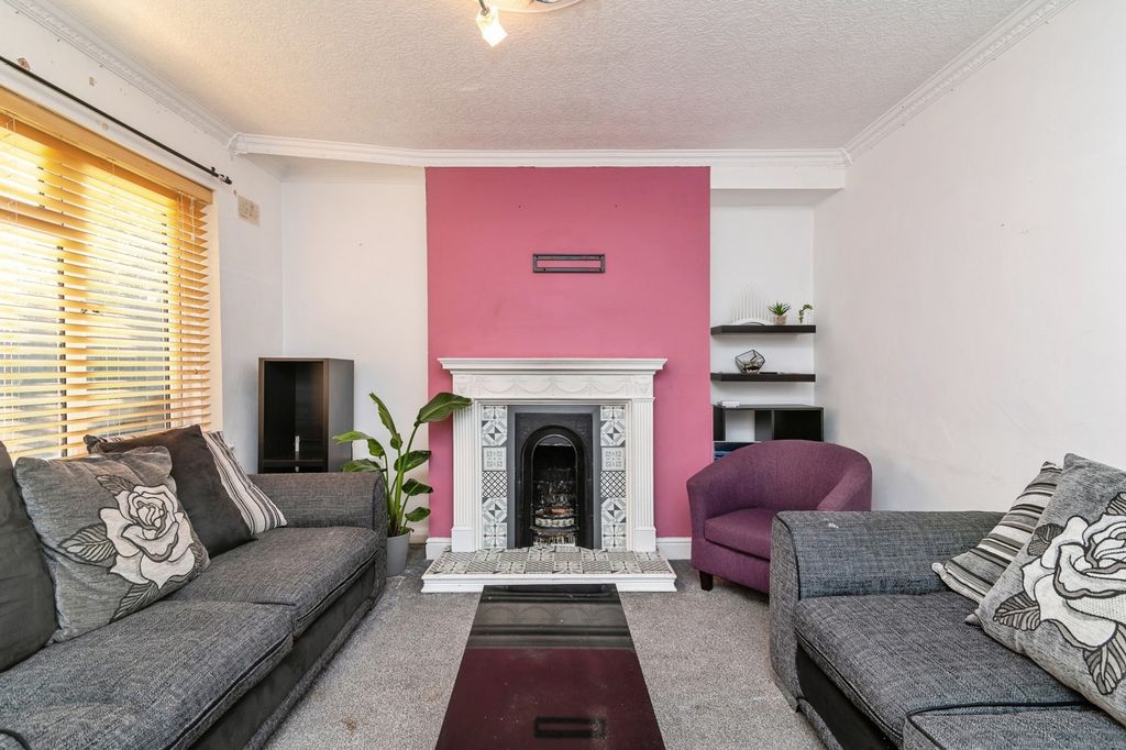 Property photo 3 of 17 Photo