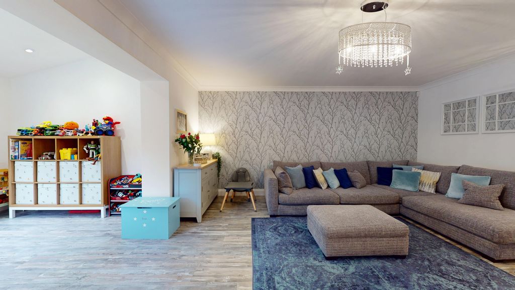 Property photo 3 of 17