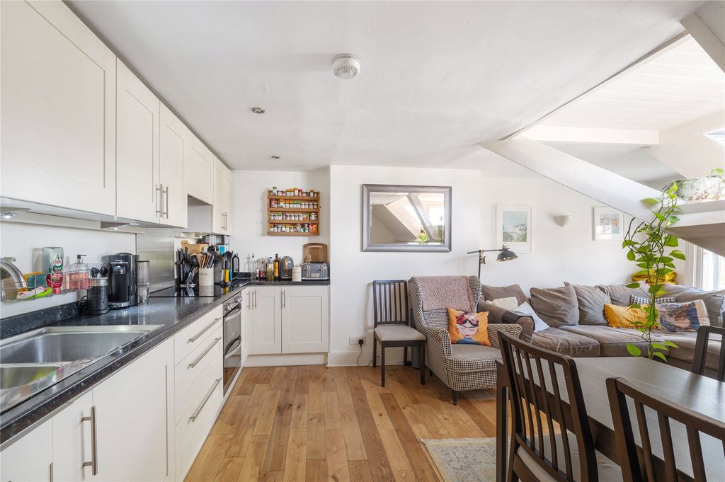 Property photo 2 of 12 Picture 2