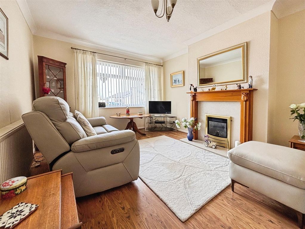 Property photo 2 of 20 Lounge.Jpg