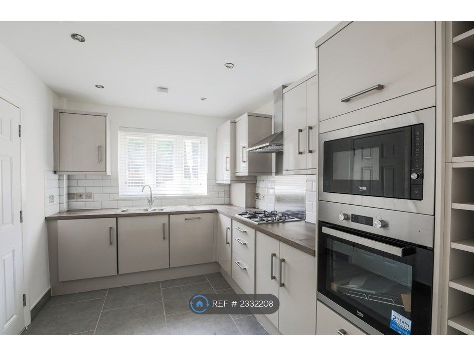Property photo 3 of 19 High Spec Kitchen With Appliances Under Warranty