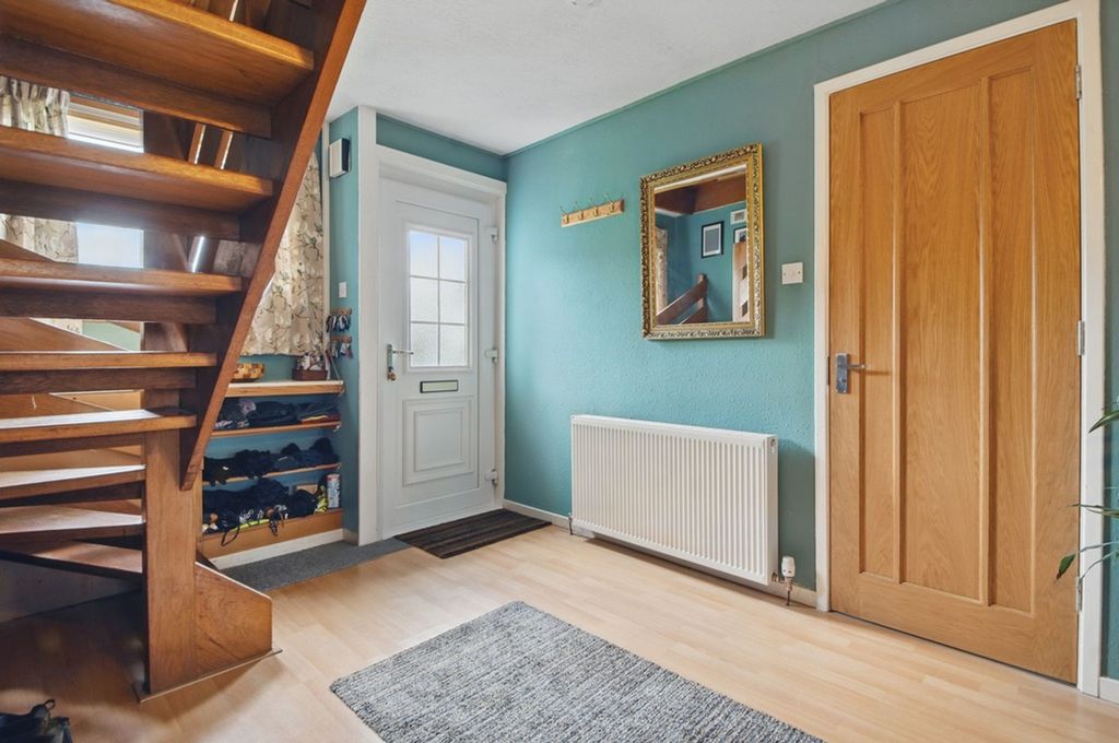 Property photo 2 of 33