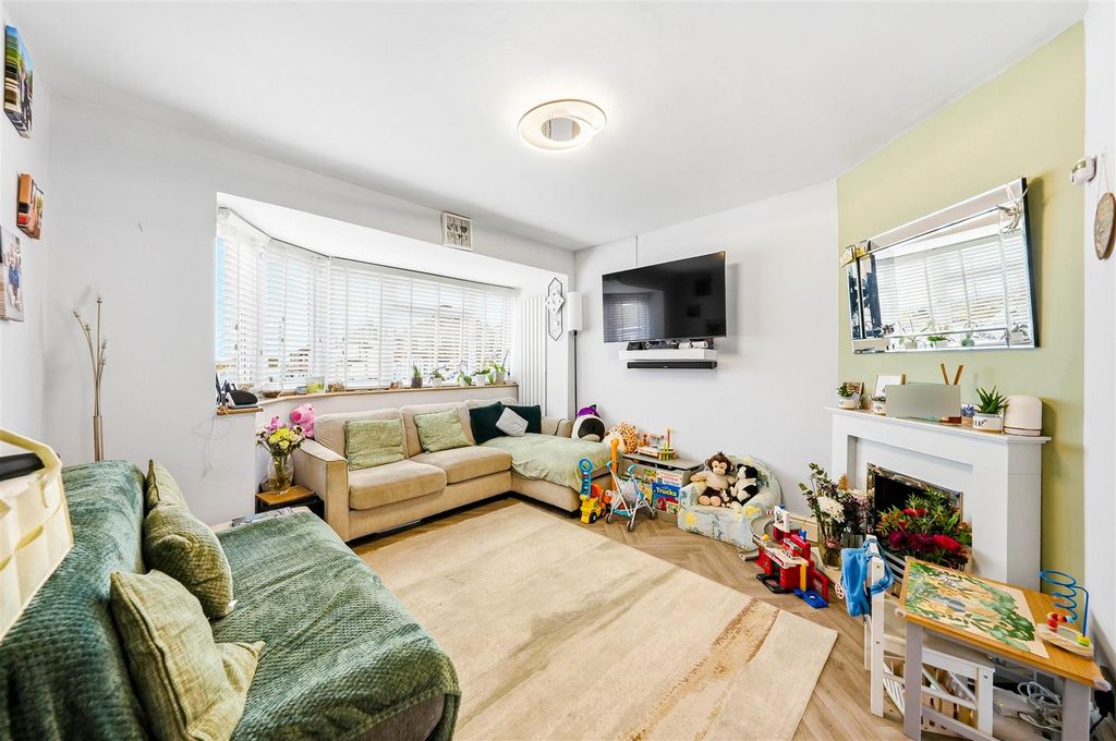 Property photo 2 of 21 Lounge