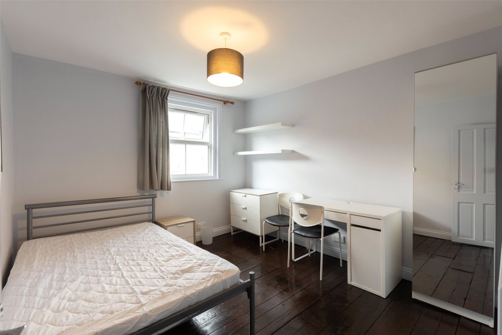 Property photo 1 of 7 Room 3