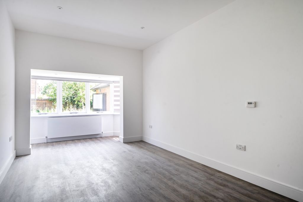 Property photo 2 of 11 1484609-9-6A3E848...