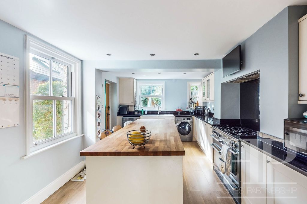 Property photo 2 of 33