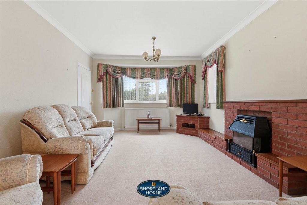 Property photo 3 of 27 30A Alfriston Road (13 Of 30).Jpg