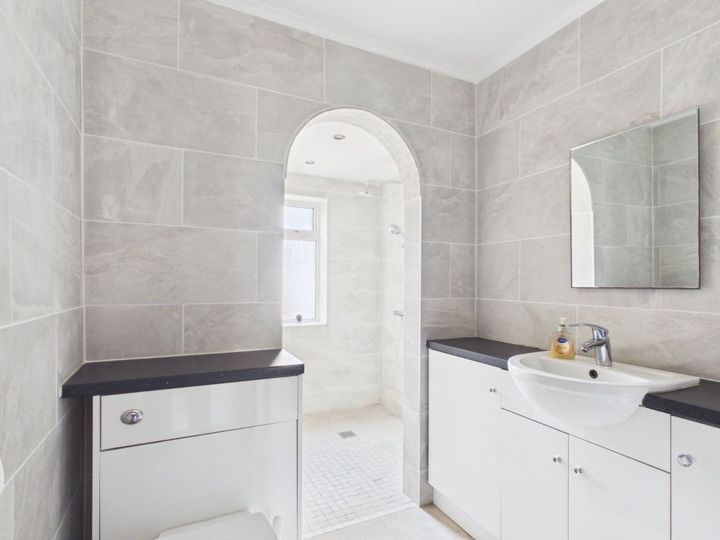 Property photo 2 of 28 Bathroom