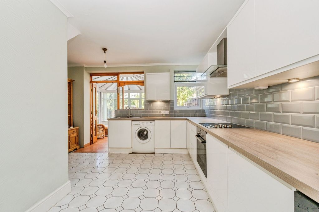 Property photo 3 of 17 Photo