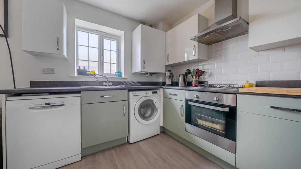 Property photo 2 of 20